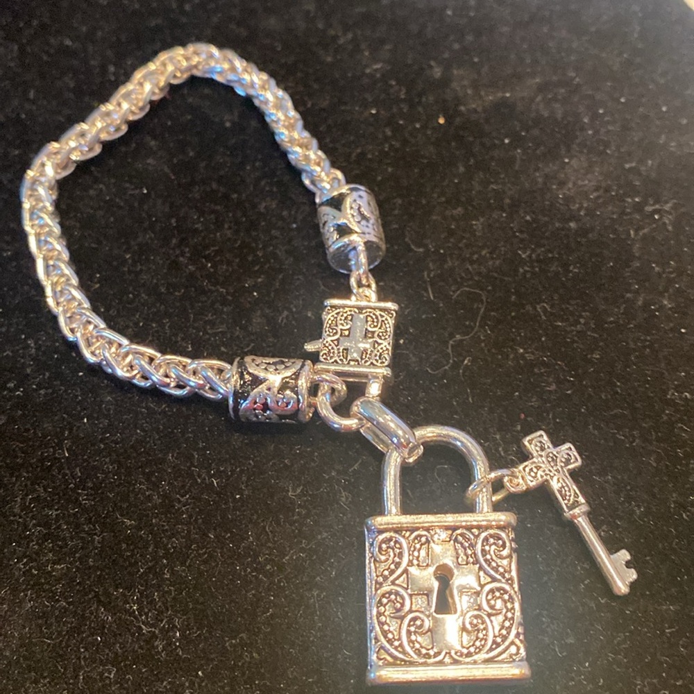NWOT Silver Cross Key Lock Bracelet